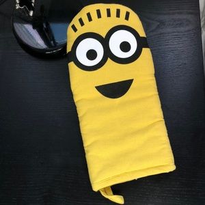 Brand New Minions Kitchen Insulated Glove